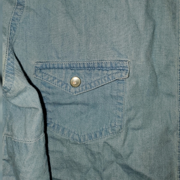 G by GUESS Large Button Up - Picture 3 of 5